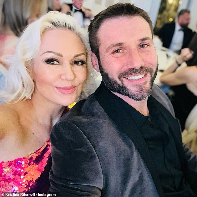Bivši ragbi zvijezda iz Engleske, 46, i odnos profesionalnog plesača bio je proizvod zloglasnog strogog prokletstva nakon što se par sastao na showu 2013. godine