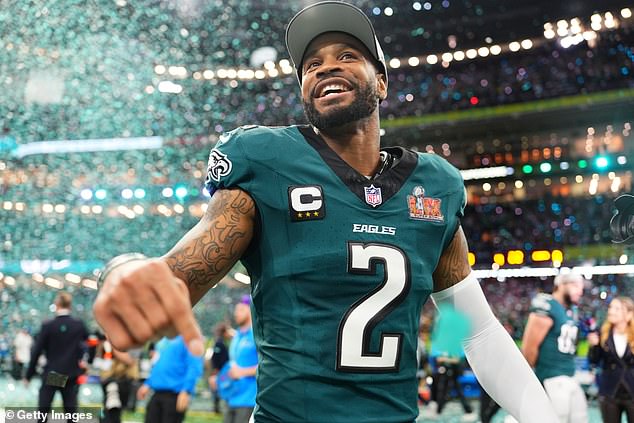 Darius Slay, koji bi trebao biti izrezan iz tima, sugerirao je da bi drugi igrač u Philadelphijinom obrambenom sekundaru mogao preuzeti za njega kao vođu kad ode