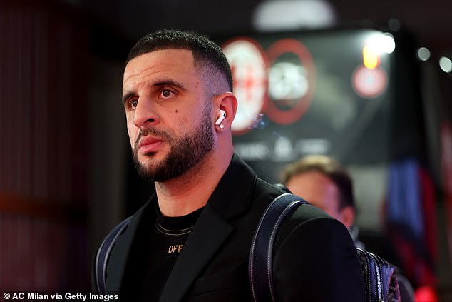 Ranije ovog mjeseca, nogometaš Kyle (34) slikao se u noćnom izlasku s dvije žene, samo nekoliko dana nakon što su on i Annie uživali u obiteljskom danu sa svojom djecom u Milanu