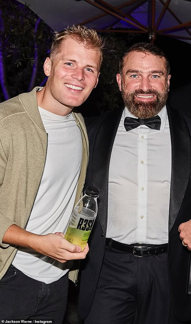 25-godišnji profesionalni poker igrač nedavno je podijelio galeriju fotografija na društvenim mrežama koje su ga uhvatile kako pozira sa zvijezdom SAS Australia Ant Middleton na ekskluzivnom događaju u Sydneyu