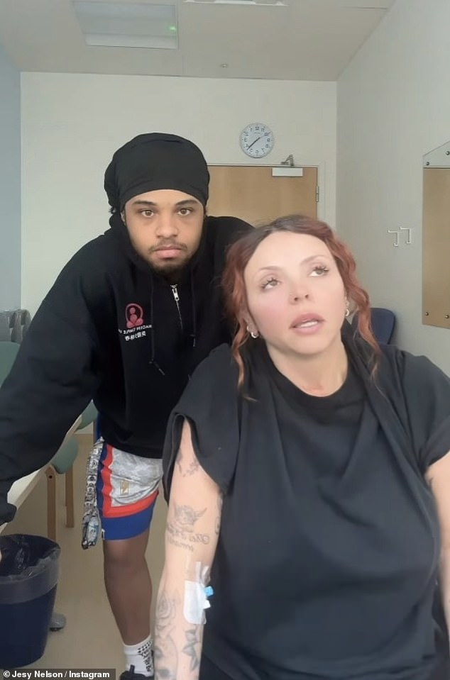 Jesy se raspala u suzama dok su ona i njezin partner Zion Foster podijelili vijesti u Instagram isječku