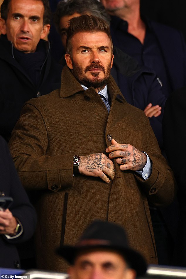 Sudac koji je strogo došao plesači priznao je snažnu pažnju koju je primio u showu, čini se da se osjeća kao globalno poznata nogometna ikona David Beckham, 49 (na slici)