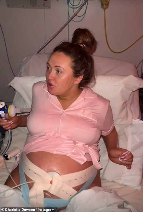 Par je dokumentirao postupak Charlottea koji ide u rad u nizu postova koji su podijeljeni na Instagramu u satima koji su doveli do dolaska njihovog djeteta