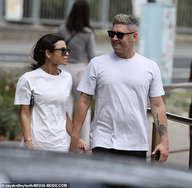 Ljubavne ptice su u srpnju otišle na Instagram Službenu sa svojom novom romansom, nakon što je otkriveno da su zajedno odlazili na Zlatnu obalu u lipnju