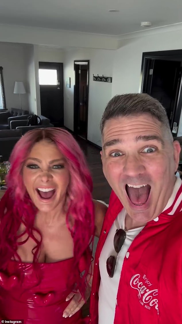 Par se uputio na Instagram Rogue Traders kako bi ih podijelio isječak prije festivala, a Natalie je uzviknula: 