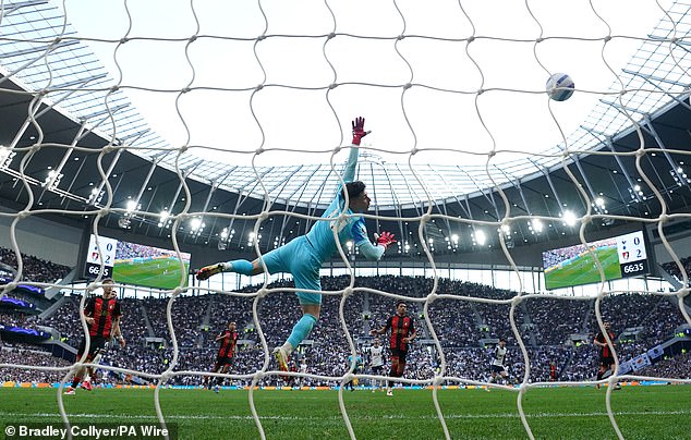 Priznao je s križa Mišita nakon što je Bournemouth odnio vodstvo od 2-0 u Tottenhamu