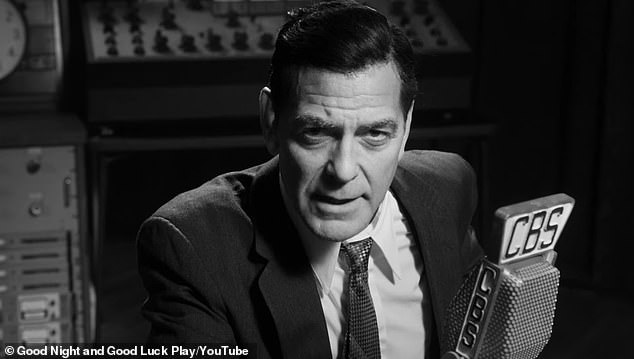 George je vjerojatno obojio kosu za svoju nadolazeću ulogu u Laku noć i sretno. On debitira Shis Broadway u glavnoj ulozi igrača Edwarda R. Murrow -a, koji u razdoblju 50 -ih nije imao Clooneyjevu sivu kosu u razdoblju 50 -ih