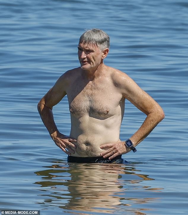 Ponekad se izgubio u mislima i daleko, noseći ozbiljan izraz na licu