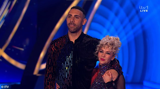 Rio Ferdinand izgledao je srušeno kad je njegov brat Anton završio na trećem mjestu. Ipak, Anton je brzo ponudio uvjeravanje, otrčao je da isključimo kameru: ¿U redu je nje (Anton je na slici s Annette Dytrrt)