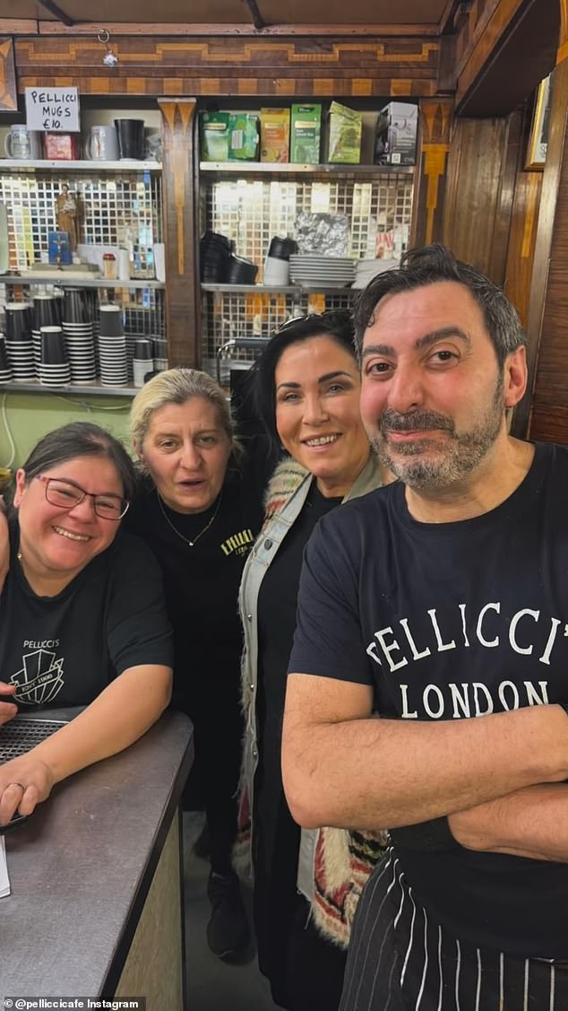 Račun je dodao natpis: 'Kad naš prekrasan i super ljupki prijatelj @jessie.wallace_official izvodi jednu od najslavnijih linija ikad'