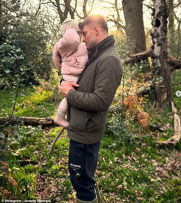 Plesačica je također podijelila slatki snimka svog supruga Aljaza i njihove kćeri tijekom vikenda zajedno, prije nego što je krenula u Irsku na izložbe Chicaga