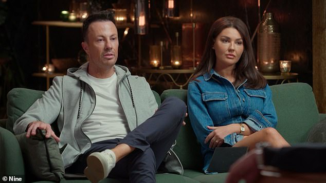 43-godišnji vlasnik tvrtke rekao je da su stvaratelji emisije stavili riječi u njegova usta kako bi gledatelji vjerovali da je 'u' svoju mladenku Lauren nakon što ga je čvrsto 'Friend-Zone'. Na slici: Clint i Lauren Hall