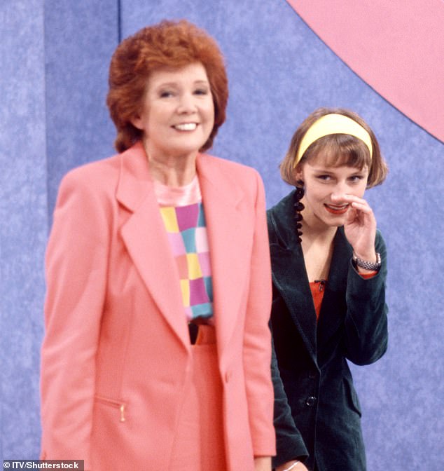 Također se misli da na stolu postoje i ponude BBC -a, uključujući hosting ponovnog pokretanja ikonične igre Show Slind, koji je Cilla (na slici) bio domaćin od 1985. do 2003. godine