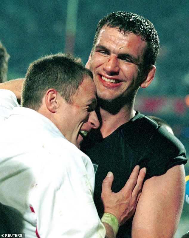 Mike Catt i Martin Johnson zagrljaju nakon što smo 2000. godine porazili Južnu Afriku u Bloemfonteinu