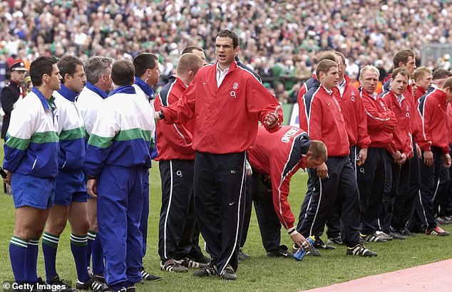 Martin Johnson odbio je zamijeniti strane zbog sukoba Six Nations 2003. u Dublinu nakon što je manijak Irac zakucao na vrata svlačionice