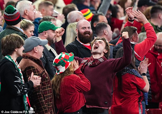 Engleska mora ušutkati gomilu Walesa ostajući hladno usred pritiska u Cardiffu
