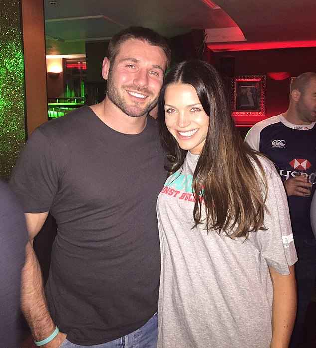 U srpnju 2015., njezin glasnogovornik rekao je za Daily Mail da je imala tromjesečnu romansu s sportašom Benom Cohenom nakon njegovog razdvajanja od svoje supruge Abby