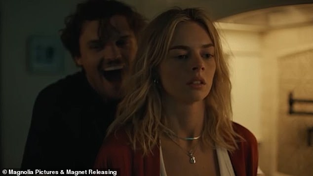 Film prati tjelohranitelja s zadatkom zaštite pop superzvijezde i njezinog sportaša od odlučnog stalkera 1990 -ih Los Angeles