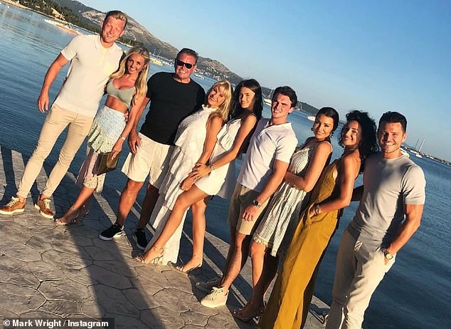 Na Instagramu je Mark podijelio cijelu grupu snimke obitelji Wright zajedno s Michelle 2020. godine i napisao je zajedno s: 'Nedostaju ovakva vremena. S mojim najbližim i najdražim na mom omiljenom mjestu. Nedostaje jedan ključni igrač na ovoj slici ... '