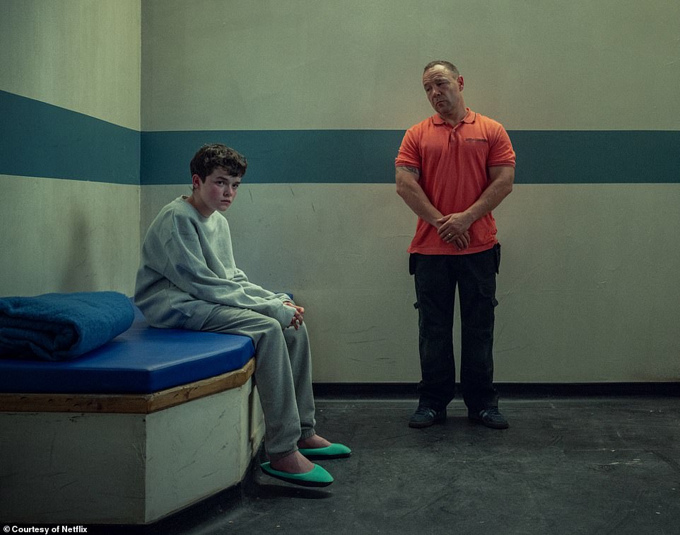 Stephen preuzima ulogu Eddieja Millera, oca mladića zvanog Jamie (Owen Cooper), za kojeg se sumnja da je uboli jednu od svojih kolega iz razreda Katie (Emilia Holliday)