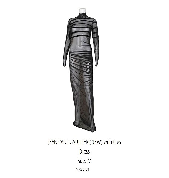 Zatim tu je prodajna haljina Jean Paul Gaultier, koja je označena medijem veličine. Dodaje se da je frock 'nova s ​​oznakama' i ugovor u iznosu od 750 USD