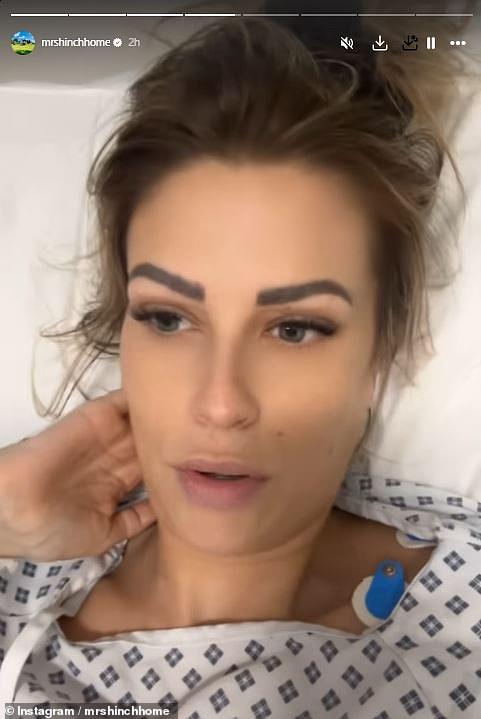 Odjevena u hopsitalnu haljinu, rekla je kameru: 