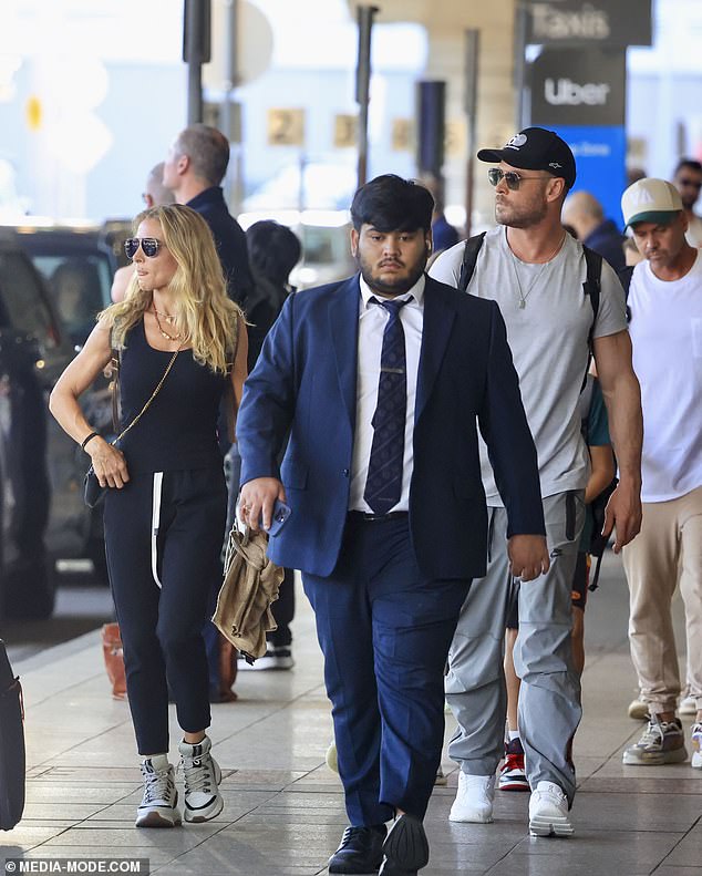 Roditelji trojice bez sumnje će se vratiti u svoj mega-mansion Byron Bay da se odmotaju nakon njihovih putovanja, a privatni vozač ih je otpratio iz zračne luke