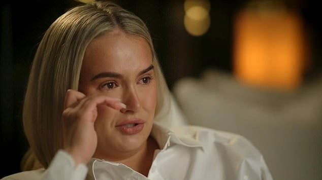 Kaže se da je par najava da su se doista zajedno podudarali s posljednjim epizodama Molly's Series (na slici u prvom izdanju epizoda)