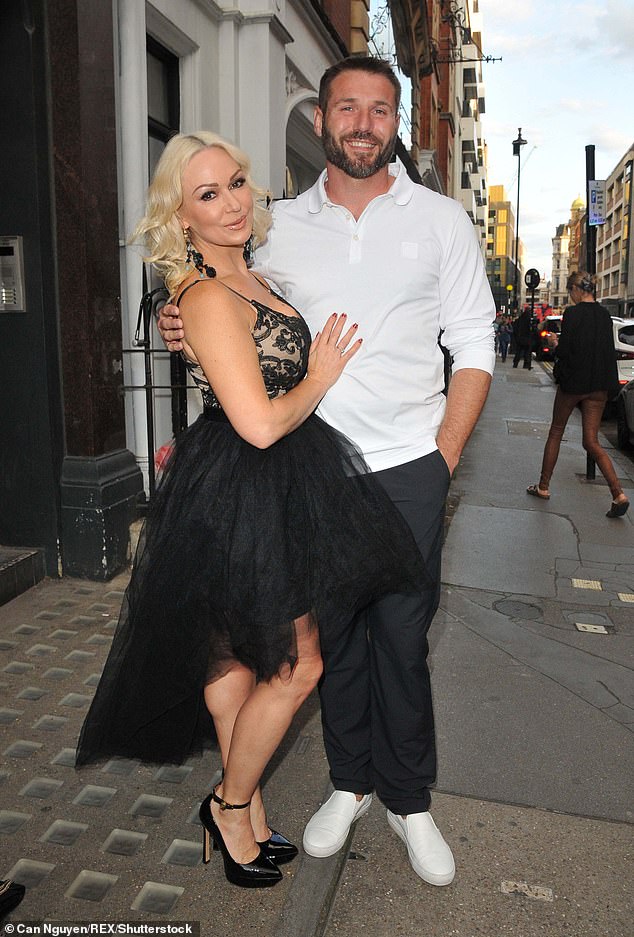 Bivšu strogo zvijezdu, 47, i bivši igrač raščlanjivanja, 46, pogodili su zloglasno 'strogo prokletstvo' nakon što je njihova 12-godišnja romansa završila u ovom mjesecu (na slici u srpnju 2023.)