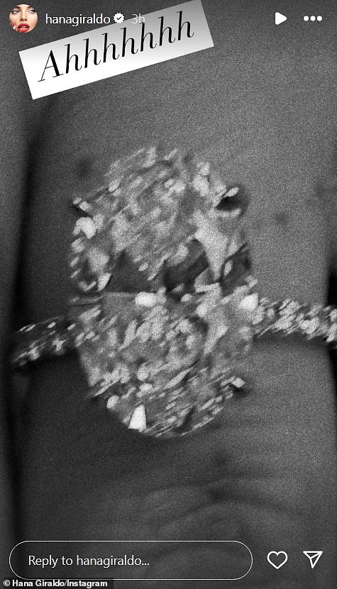 Giraldo bi također dao puno izgleda svog pjenušavog zaručničkog prstena na Instagramu