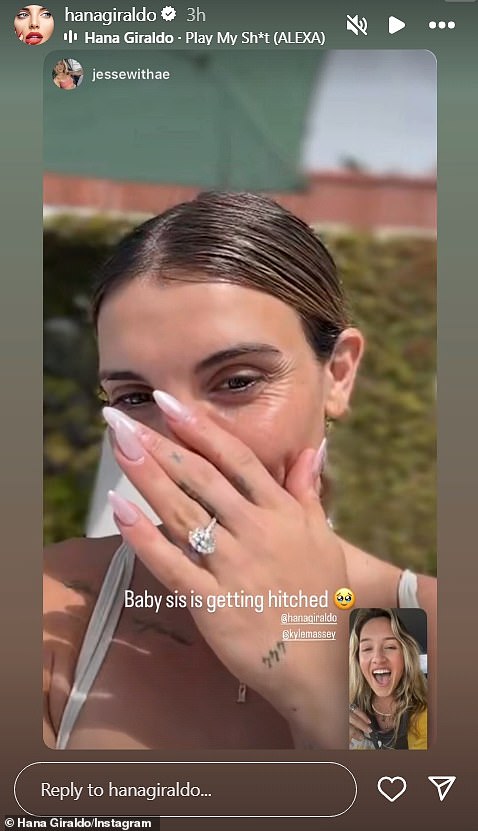 Njena sestra Haley Giraldo (40) nije mogla odoljeti da podijeli svoje uzbuđenje zbog vijesti s fotografijom Hane i njezine stijene u boji, pišući u natpisu: 'Baby Sis se zabija'