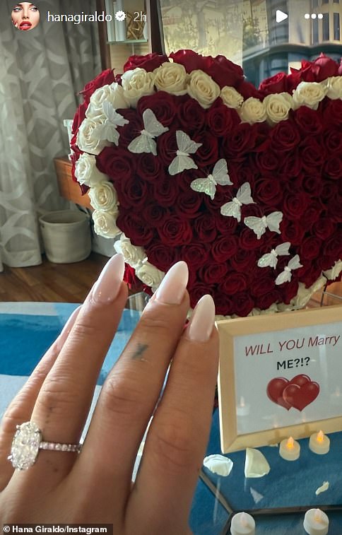 Giraldo je također objavio sliku cvjetnog aranžmana u obliku srca, Massey je sastavio koji je uključivao crvene i bijele ruže, svijeće i znak koji glasi: 