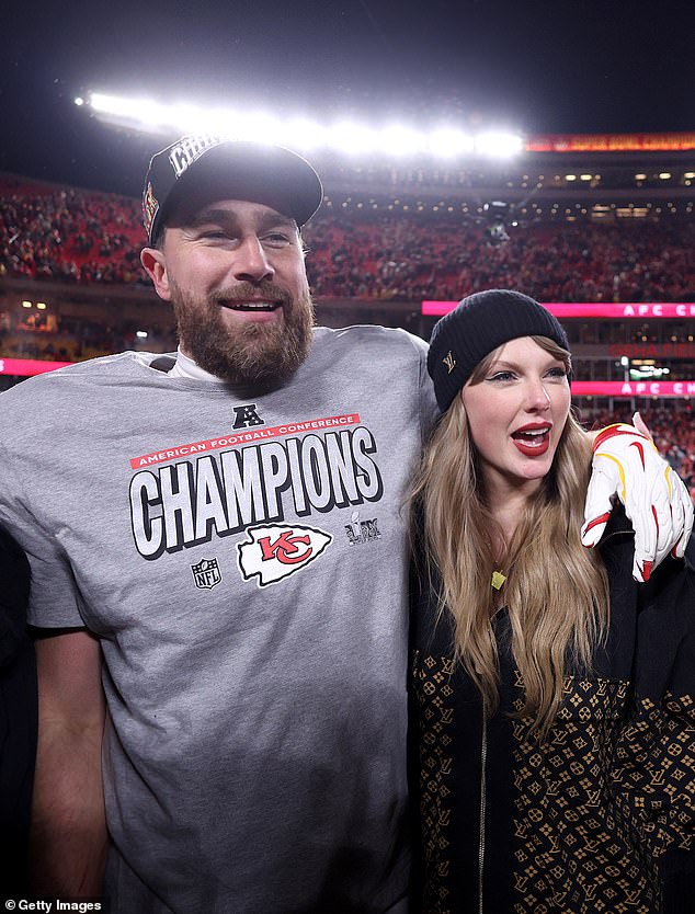 Dvije zvijezde, koje su tek nedavno prekinule pokriće nakon što su Kelceov poglavar Kansas City Chiefs Super Bowl, kažu da se naginju u svoje pauze od posla; Na slici u siječnju 2025