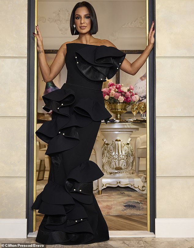 Jessel je prikazan u publiciranom pucanju za prave domaćice New Yorka