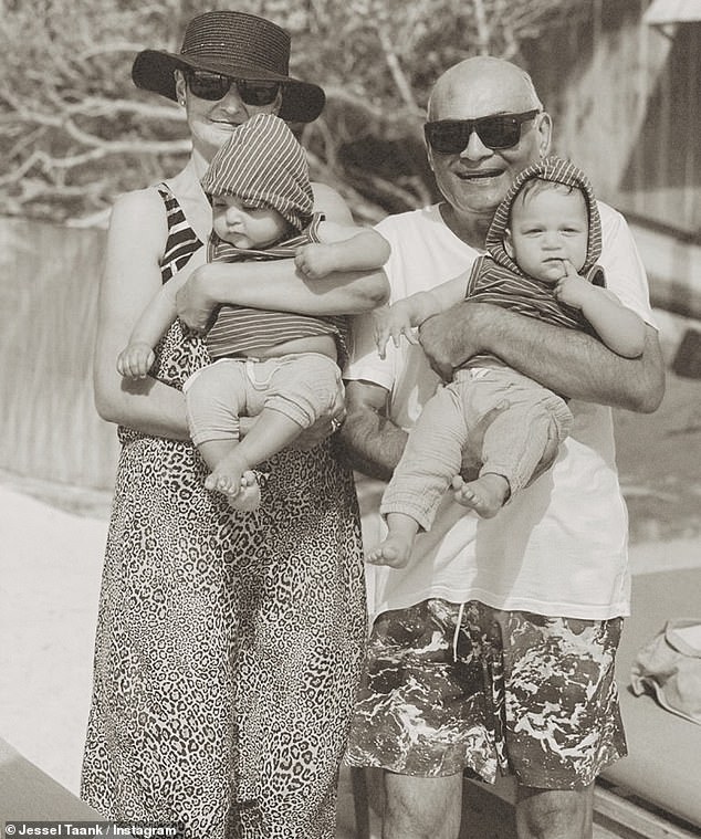 Jessel, prva kućanica iz New Yorka, indijskog porijekla, podijelila je: 'Moja ljubav prema Indiji i mojoj kulturi došla je od njega:' Dodavanje: 'Nazvala ga je „My India“, zemlja njegovih roditelja'