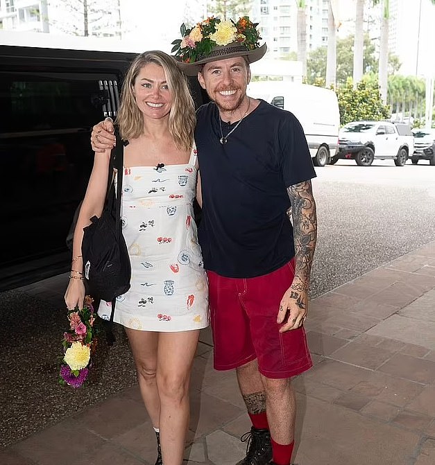 Izvor je rekao da, iako su još uvijek u braku, Danny i Georgia nisu 