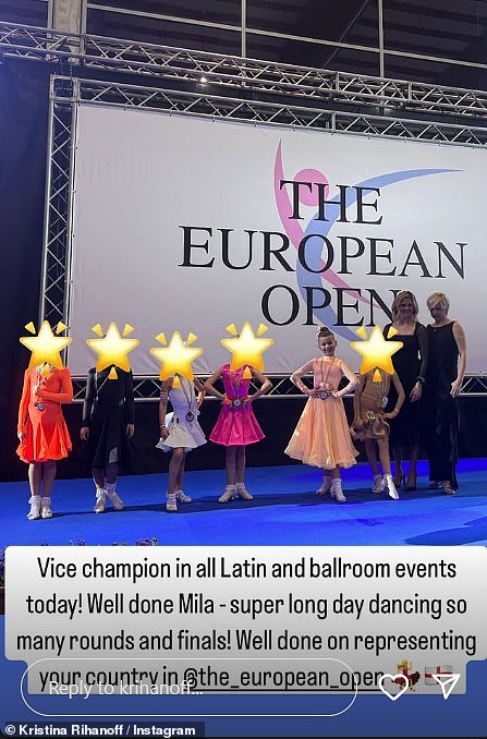 Dijelivši snimku svoje kćeri na pozornici, napisala je: 