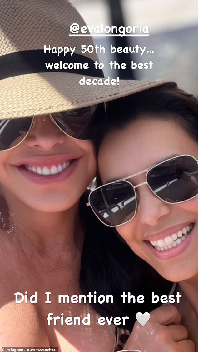 Na drugoj fotografiji dvojice prijatelja, bivši novinar okrenuo je filantrop napisali 'Happy 50. ljepotica ... Dobrodošli u najbolje desetljeće. Jesam li spomenuo najboljeg prijatelja ikad '