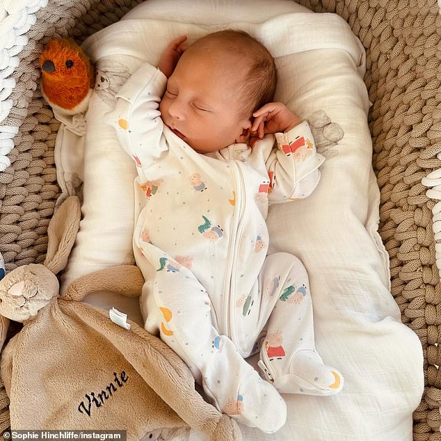 Također je podijelila niz drugih slatkih slika svojih mališana