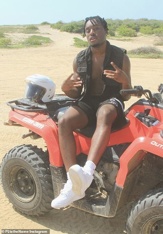 Zvijezda je također podijelila prikaze svog života sa svojim četiri milijuna pretplatnika, uključujući videozapise poput onog u kojima je obožavatelji vodio kroz 