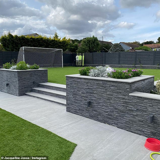 Jacqueline je svoj ogromni vrt pretvorila u zadivljujući zabavni prostor zajedno s velikim nogometnim golom za Teddy