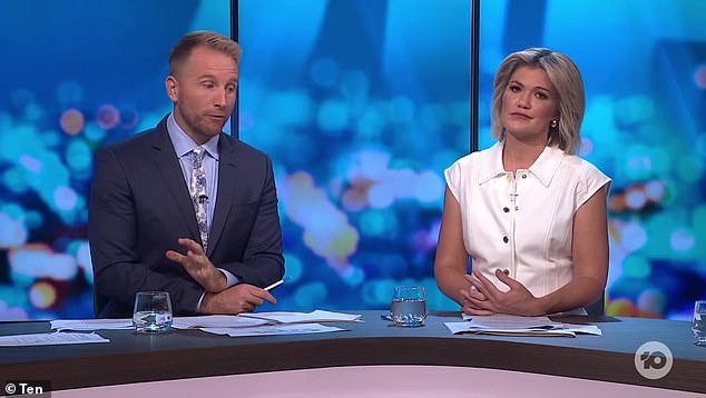 Harris (desno) rekla je da je mislila da je influencerova isprika 'bijesna' i rekla da su Jonesove tvrdnje o australijskoj vladi 'dopuštajući da se „ubijeni“ nisu istinili'