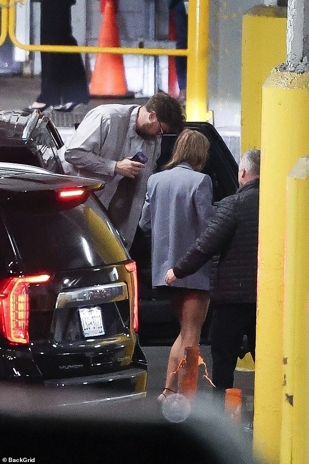 Očevidac je na stranici šest proveo vrijeme s nekoliko drugih ljudi u privatnom prostoru dok je uživao u večeri i pićima