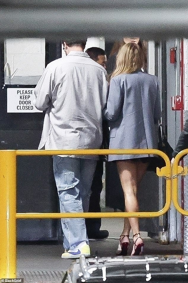 Iako su ostajali izvan reflektora nakon završetka dvogodišnje turneje Erasa i njegovog gubitka Super Bowla Lix prošlog mjeseca, par superzvijezda viđen je kako izlazi na romantičnu noć u Del Friscovoj rešetki u Brookfield Placeu