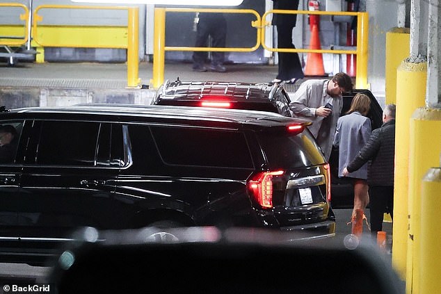 Još jedna osoba bliska paru dijelila je s Us Weekly -om: 'Putovali su, provodeći dragocjeno vrijeme zajedno i puštajući ostatak svijeta da malo krene'