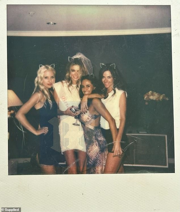 Bivši pobjednik Miss Universe i poslovni mogul boravio je u hotelu Darling s bliskom grupom