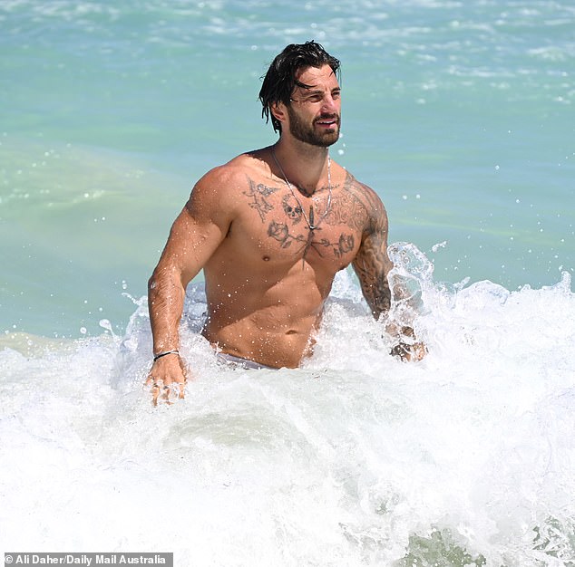 Daily Mail Australia može otkriti da je 35-godišnji vlasnik tvrtke prethodno proveo šest godina radeći u industriji za odrasle, skidajući se za dame i raskošne zabave