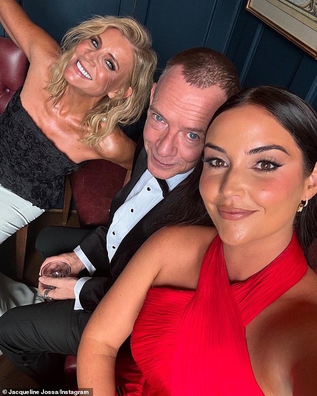 Jacqueline, na slici zajedno s zvijezdama EastEndersa Michelle Collins i Adam Wooyatt, glumi Lauren Branning u dugogodišnjem BBC sapunu