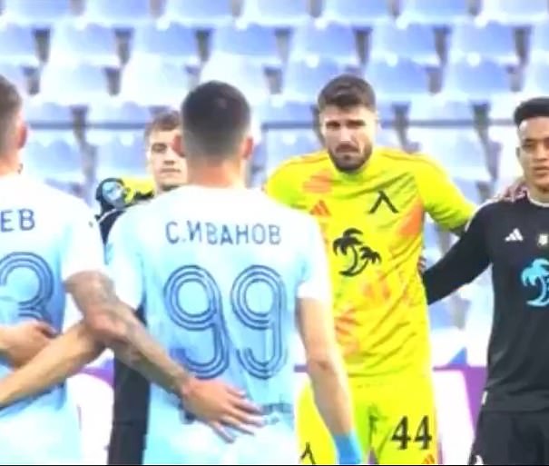 Strane su igrale izvlačenje 1-1 koji je održavao šanse domaćina da se kvalificiraju za prvenstvenu grupu