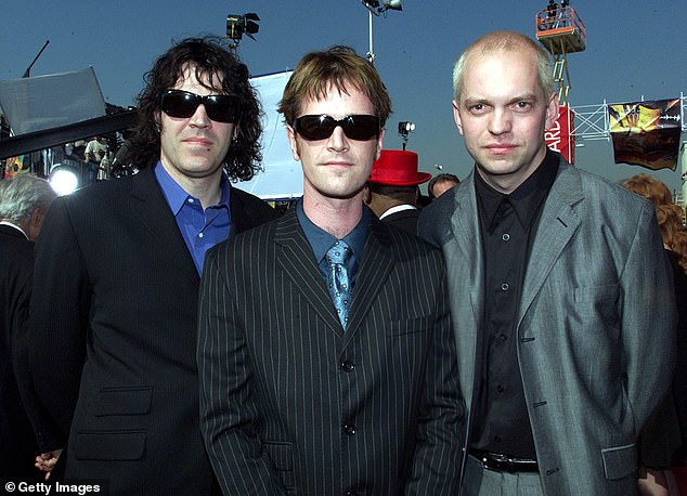 Sada je bend sa sjedištem u Minneapolisu (na slici u LA -u još u veljači 1999.) odgovorio na upotrebu njihove pjesme u izjavi za DailyMail.com koji je glasio: 'Nismo na bilo koji način odobrili ili odobrili upotrebu naše pjesme Bijele kuće. I ne, nisu pitali. 'Pjesma govori o radosti i mogućnostima i nadi, a oni su u potpunosti propustili poantu'